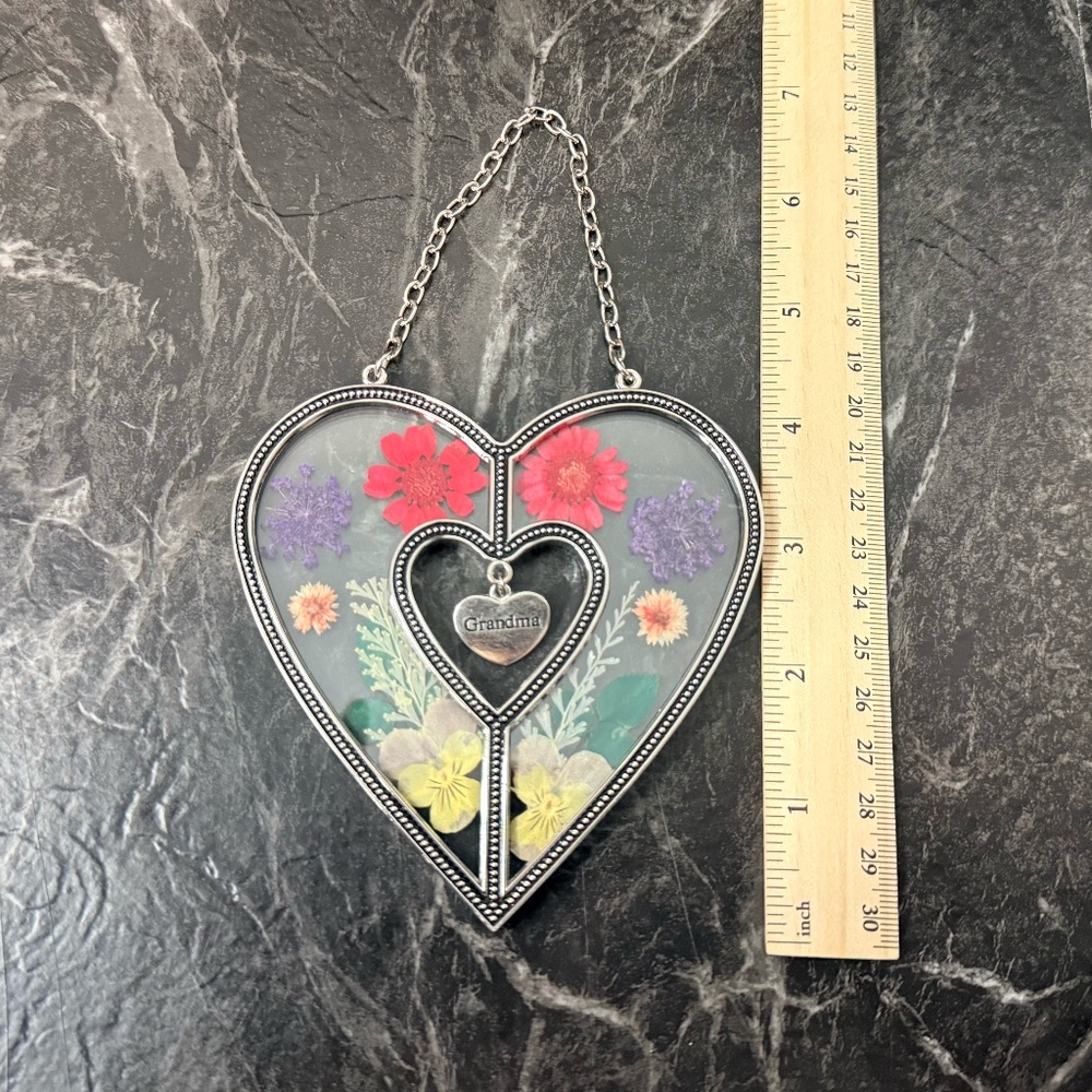 Heart Suncatcher “Grandma” Ornament with Pressed Flowers - Picture 8 of 12